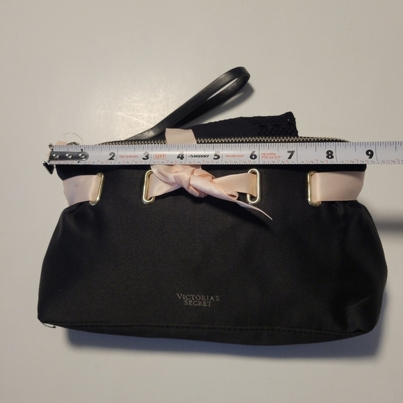 Victoria's Secret NWT Black/pink cosmetic pouch. - Picture 12 of 13
